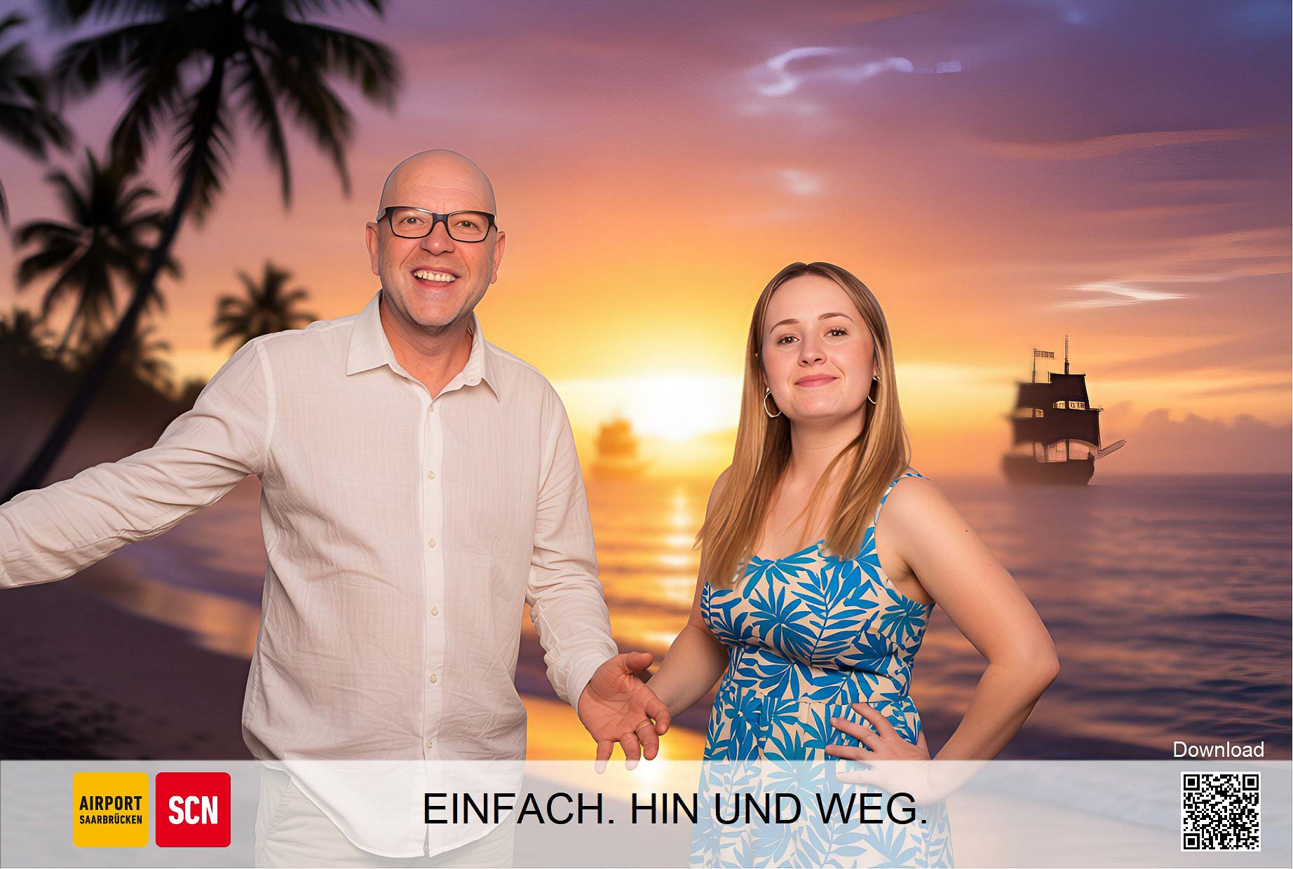 KI-Fotobox-Druck Flughafen Saarbrücken — Beach-Motto mit Palmen und Meer, Airport-SCN-Branding und Slogan Einfach Hin und weg