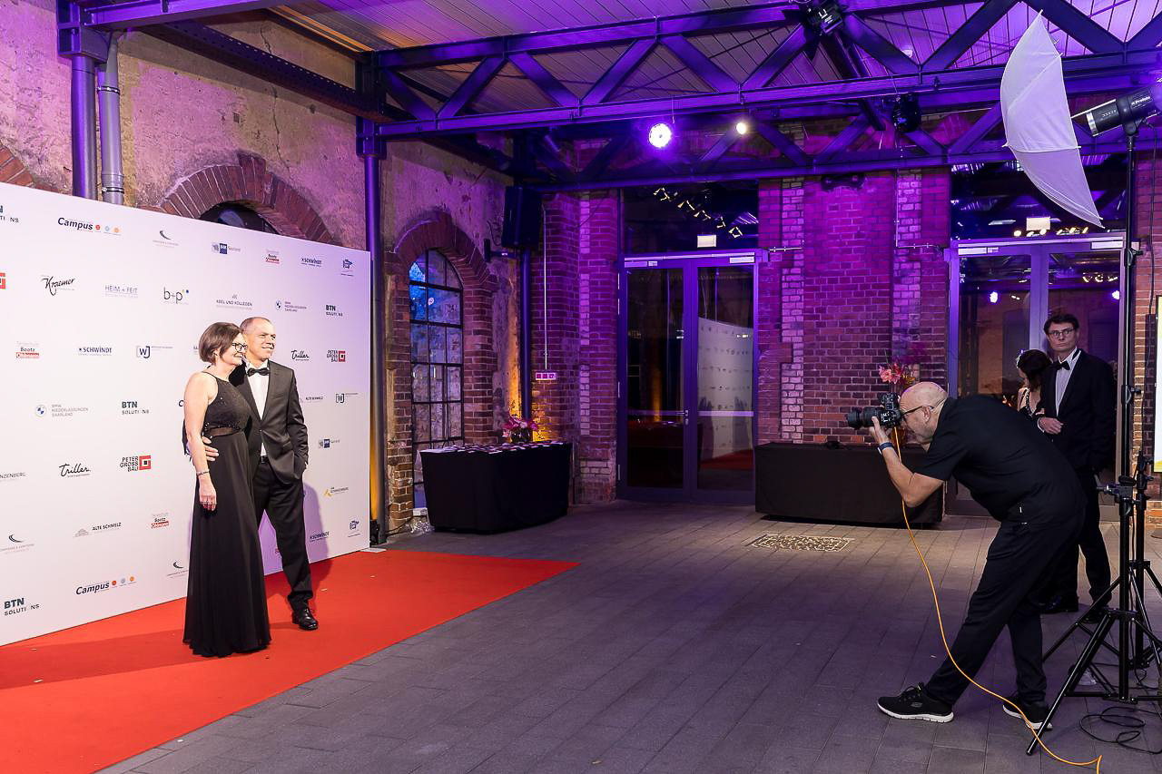 Markus Lutz als Profi-Fotograf am roten Teppich beim Saarländischen Wirtschaftsball in der Alten Schmelz